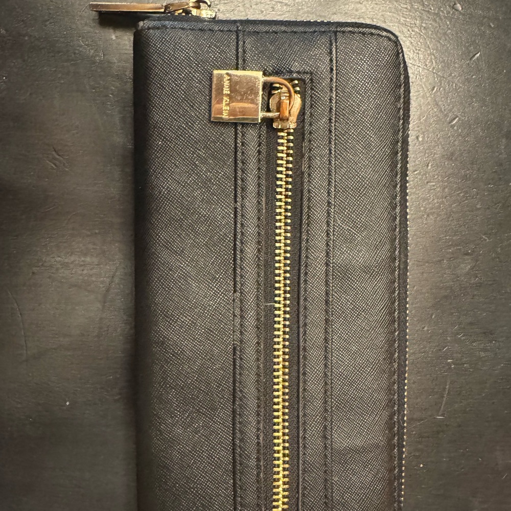 Michael Kors Black and Gold Zip Wallet